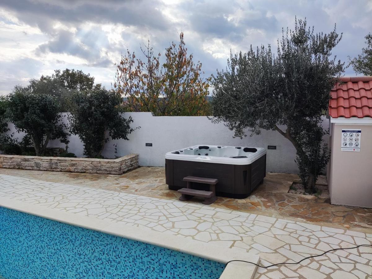 Luka Villa Pridraga Exterior photo